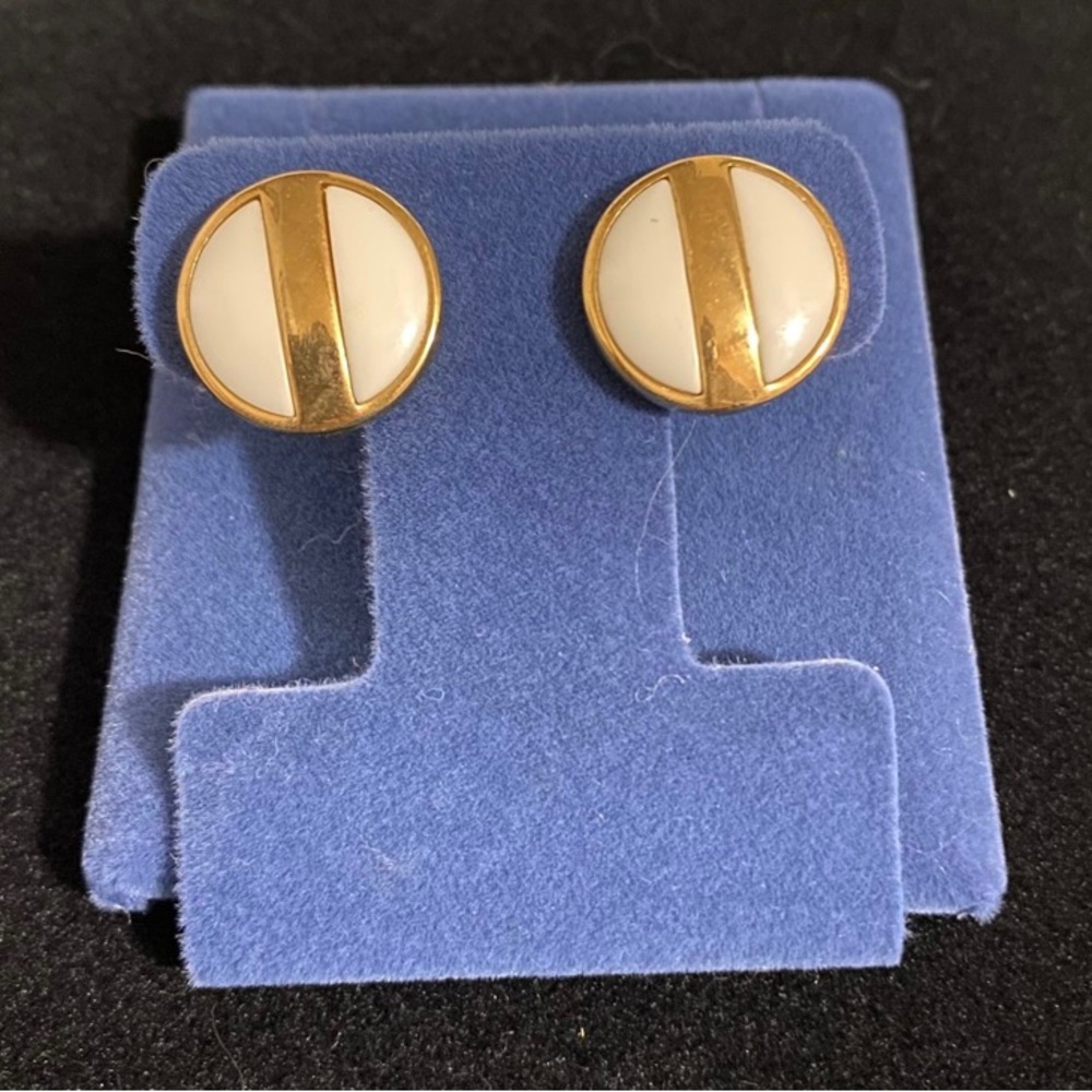 Gold and white round earrings